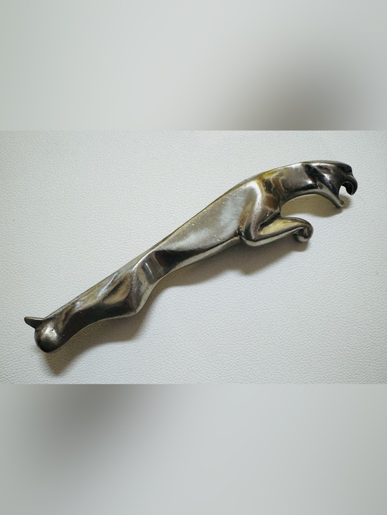 Unsigned Jewelry - Jaguar Leaping Brooch Pin - Silver-Tone